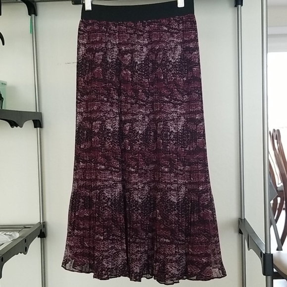 ⭐ HOST PICK ⭐ Torrid Purple Snakeskin Mini Skirt 2 - Picture 4 of 5